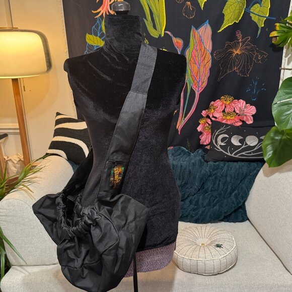 OUTWARD HOUND Pet Gear: Cross-Body Sling Pet Carrier, Black - Picture 4 of 16